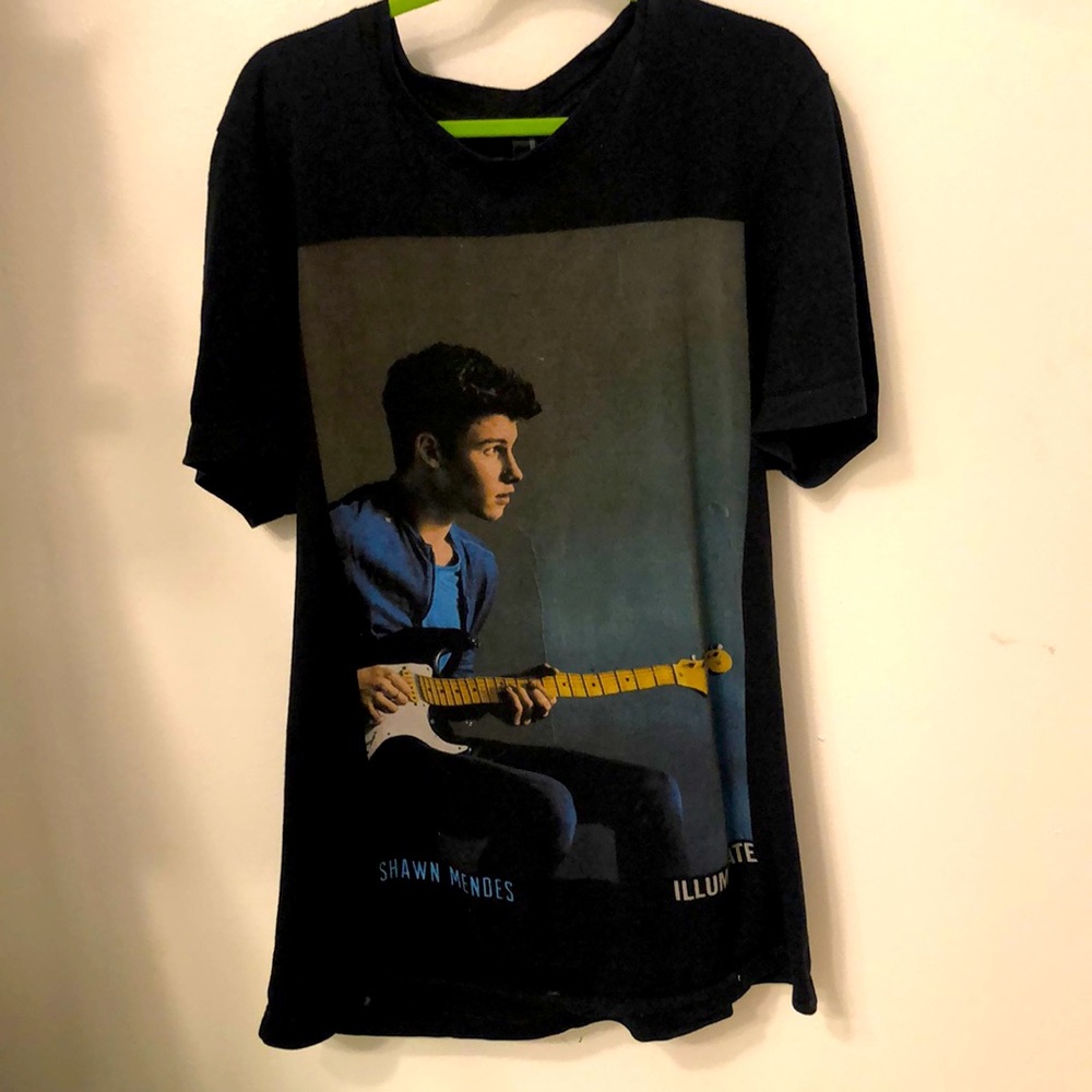 Shawn Mendes Illuminate tee